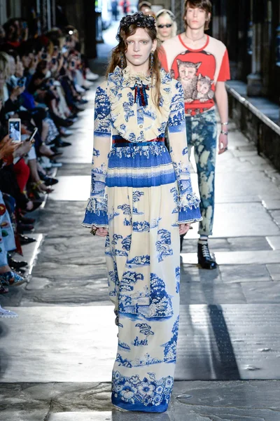 Look 3